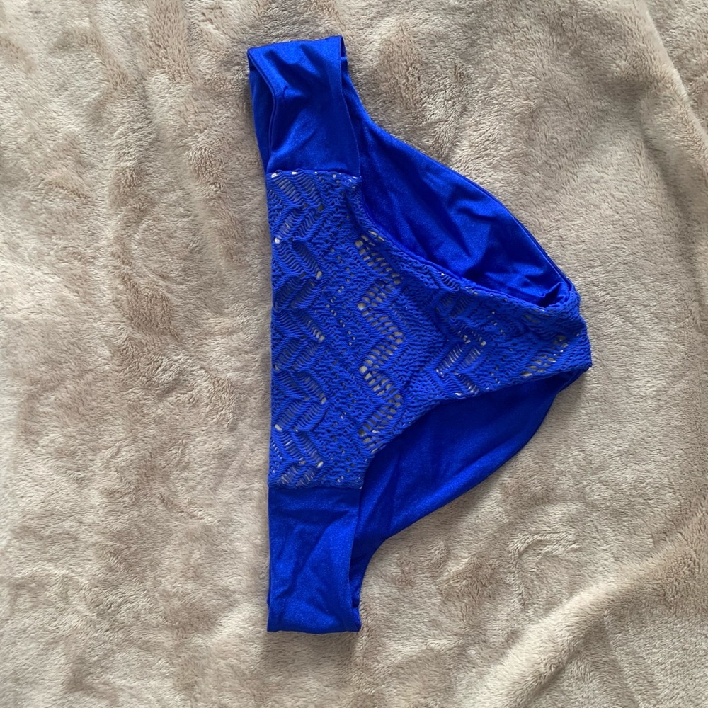 Blue bikini bottoms size M.
